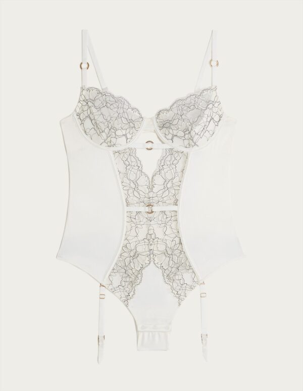 Corps de femme élégant avec fil – Image 5