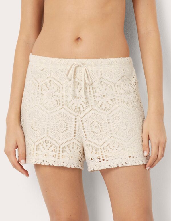 Short femme au crochet