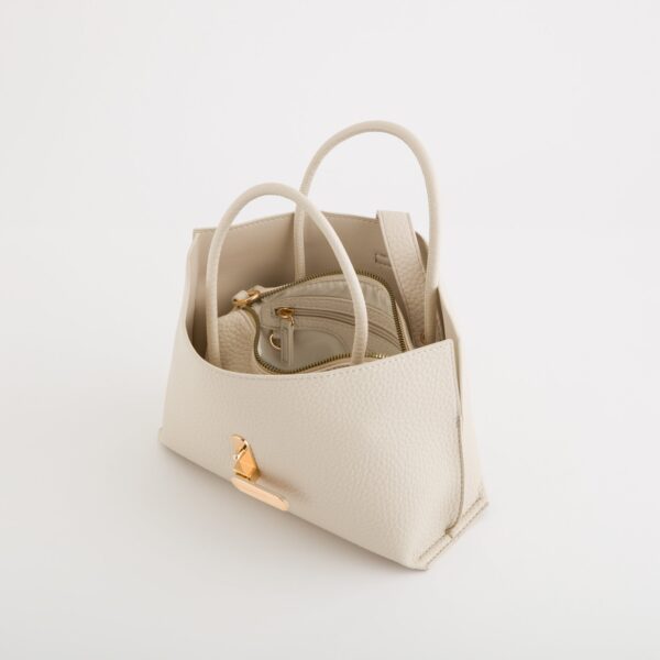 #COLOR_OFF WHITE