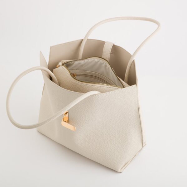 #COLOR_OFF WHITE