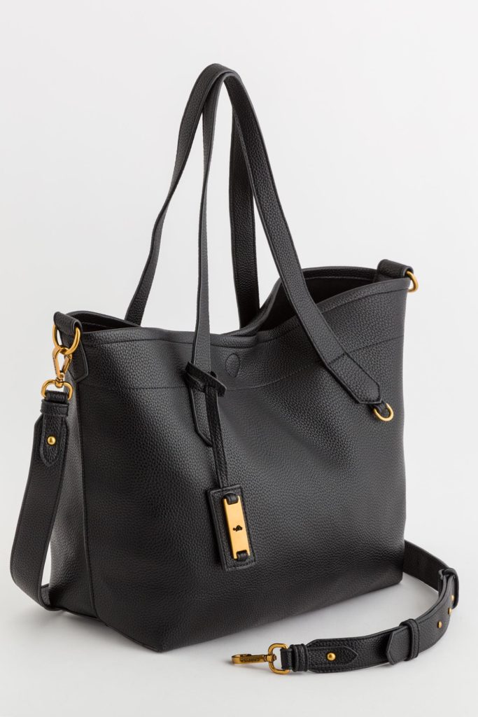 Femme Cigno faisant du shopping