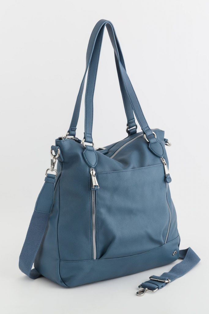 Teodora Femme faisant du shopping