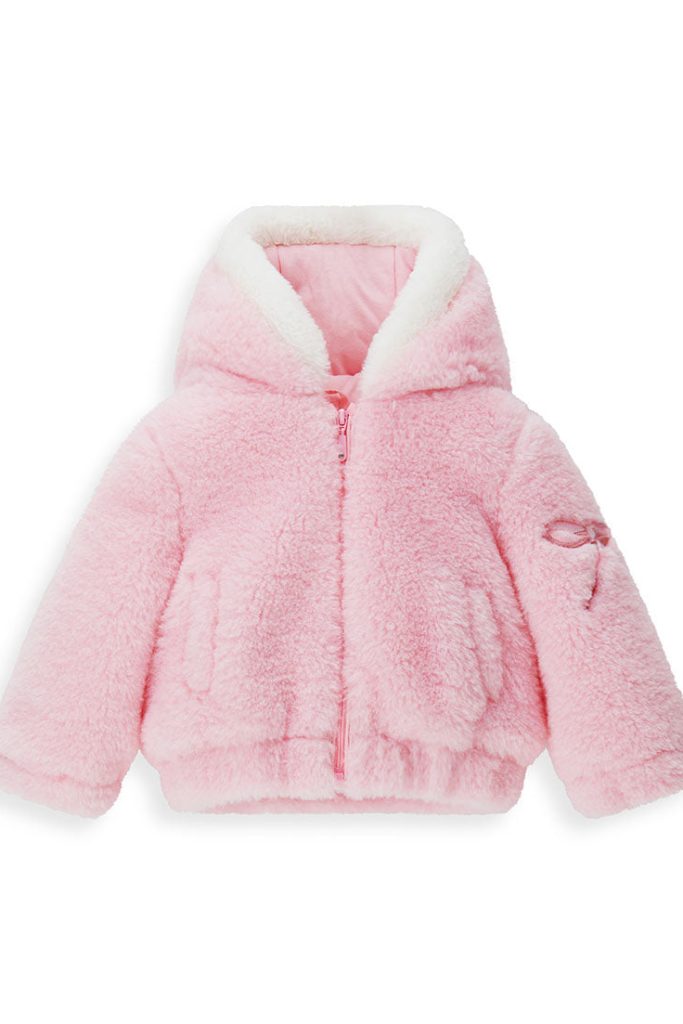 Douceur des tons pour nouveau-nés. Manteaux et vestes