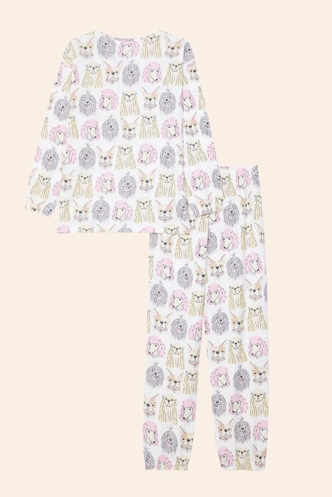 Pyjamas pour enfants avec de jolis chiens