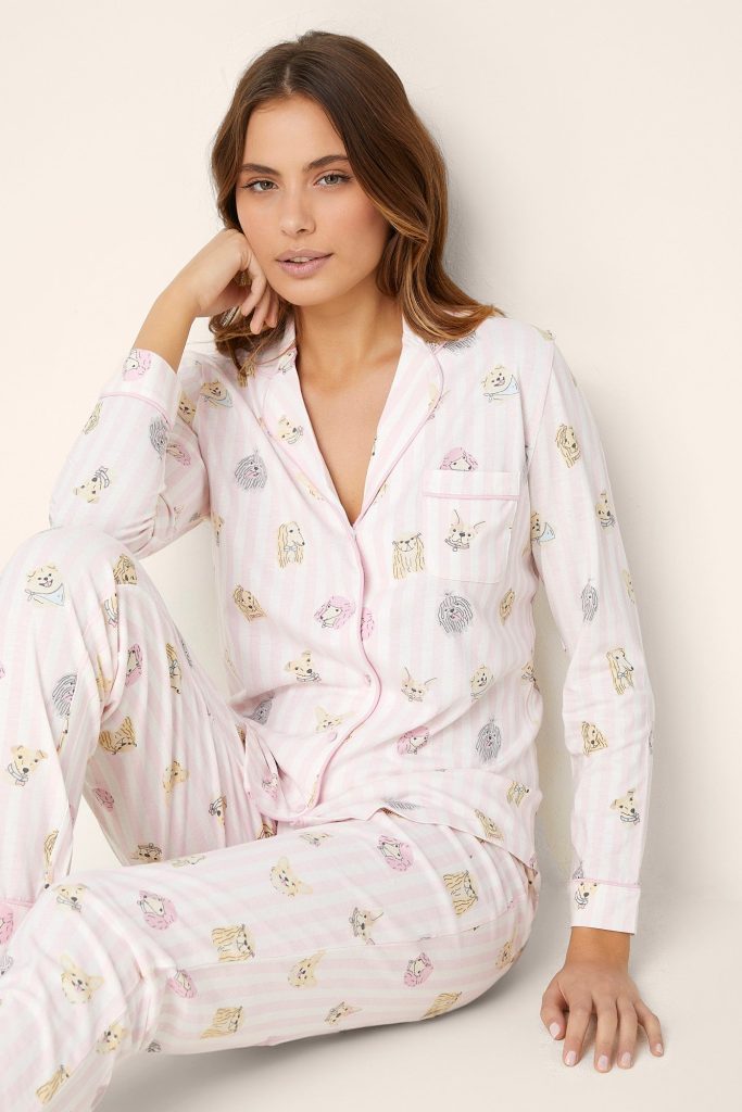 Pyjama femme avec jolis chiens et ouverture sur le devant