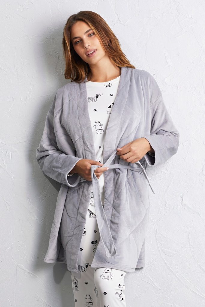 Chemise de nuit en chenille pour femme